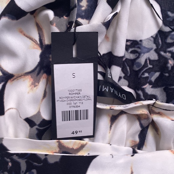 Flower romper. Shorts. Never worn. - Picture 3 of 3